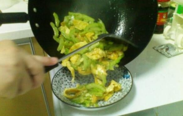 苦瓜炒鸡蛋的流程怎么样