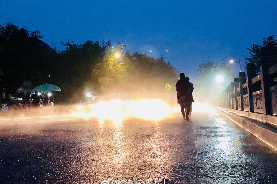 就让大雨冲刷记忆中的沙,这首歌叫什么