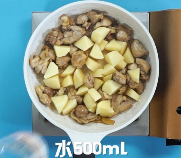 土豆炖鸡块的家常做法是什么