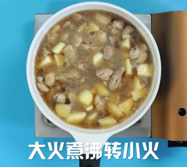 土豆炖鸡块的家常做法是什么