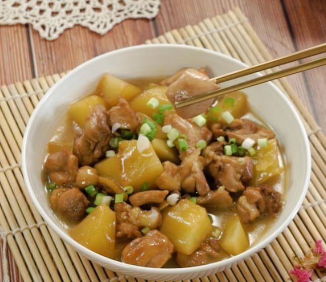 土豆炖鸡块的家常做法是什么