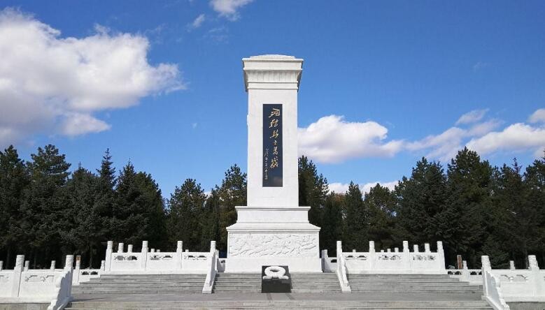 《烈士陵园》观后感怎么写