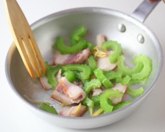 苦瓜炒肉的做法是什么