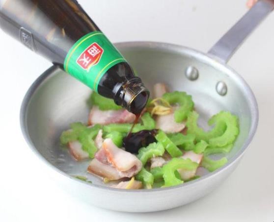 苦瓜炒肉的做法是什么