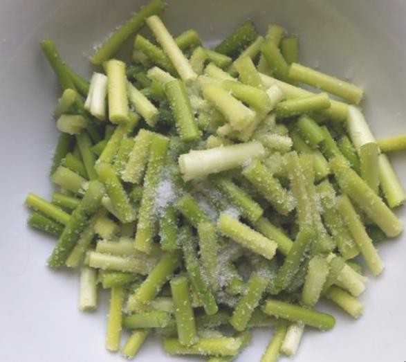 腌蒜苔的最简单做法是什么
