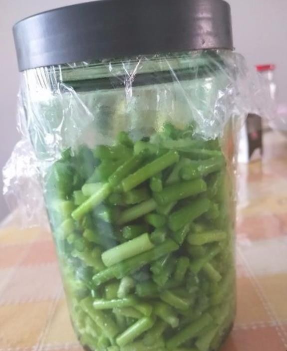 腌蒜苔的最简单做法是什么